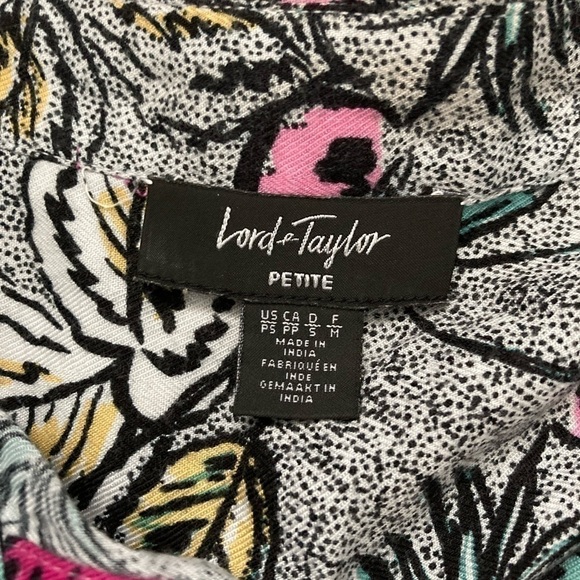 𝅺LORD & Taylor Francie graphic tropical Hawaiian print button down top - Picture 7 of 7